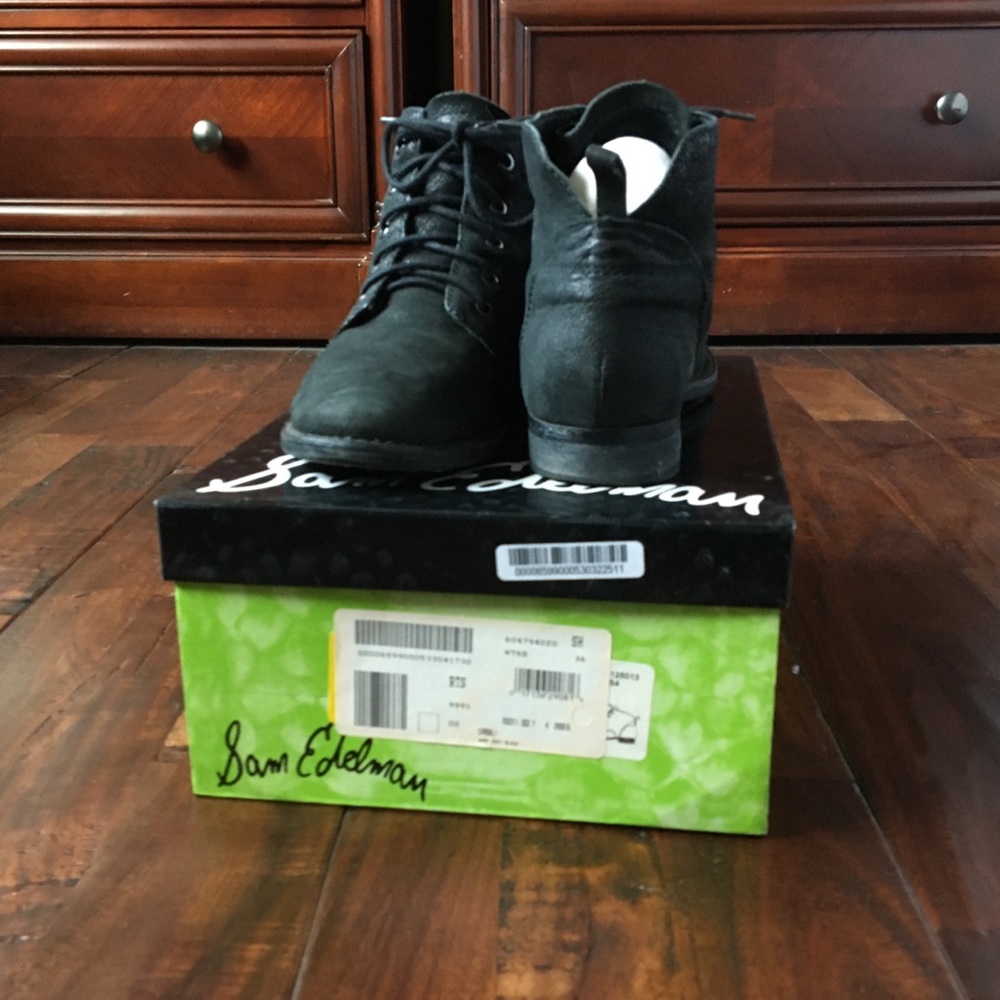Sam Edelman Lace up black leather short booties